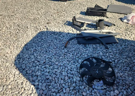 2025 Land Rover Defender 110 S z USA, uszkodzony, nr VIN SALEJ7EX3S2436861